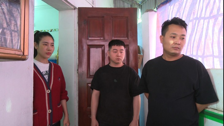 Giật mình với thủ đoạn dùng hạt nêm sản xuất hơn 60 nghìn gói thuốc diệt cỏ giả- Ảnh 1. Giật mình với thủ đoạn dùng hạt nêm sản xuất hơn 60 nghìn gói thuốc diệt cỏ giả- Ảnh 1.