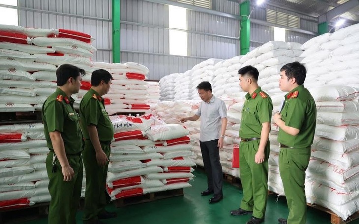 Phú Thọ: Phát hiện "xưởng" sản xuất hàng trăm tấn gia vị, dầu ăn giả