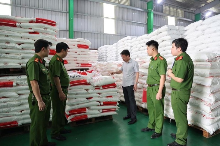 Bộ Y tế đề nghị rà soát, thu hồi sản phẩm mỳ chính giả của công ty TNHH Famimoto Việt Nam
- Ảnh 1. Bộ Y tế đề nghị rà soát, thu hồi sản phẩm mỳ chính giả của công ty TNHH Famimoto Việt Nam
- Ảnh 1.