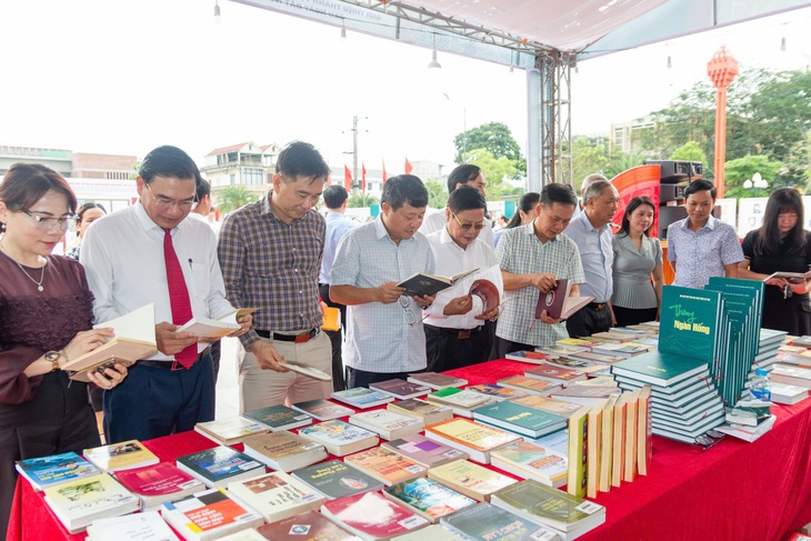 Hành trình nửa thế kỷ phát triển của nền văn học nghệ thuật Hà Tĩnh- Ảnh 1.