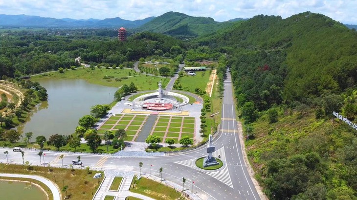 Hàng vạn trái tim hướng về cõi thiêng Đồng Lộc- Ảnh 1.