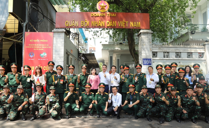 Bộ trưởng Đào Hồng Lan: ‘Đảm bảo an toàn sức khỏe cho người dân, chiến sĩ dự lễ 30/4 là nhiệm vụ rất vẻ vang’- Ảnh 4. Bộ trưởng Đào Hồng Lan: ‘Đảm bảo an toàn sức khỏe cho người dân, chiến sĩ dự lễ 30/4 là nhiệm vụ rất vẻ vang’- Ảnh 4.