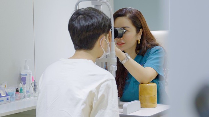 Lan tỏa hành trình tìm lại ánh sáng cho người nghèo mắc bệnh về mắt - Ảnh 1.