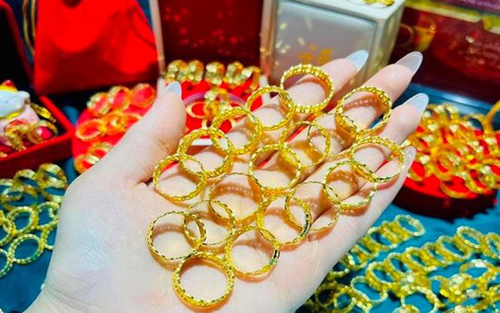 Giá vàng hôm nay ngày 27/4 chốt tuần tăng dữ dội, người mua lãi cực đậm
