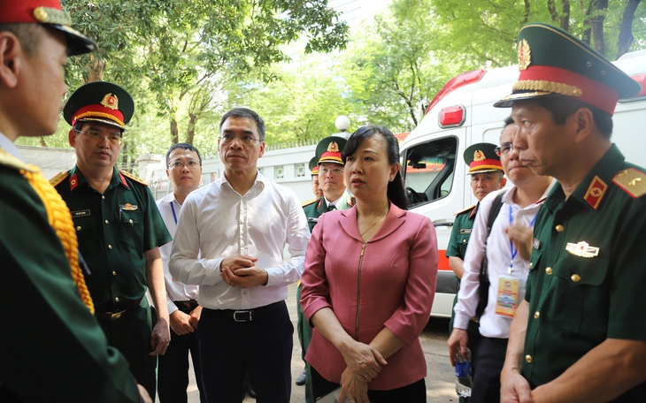 Bộ trưởng Đào Hồng Lan: ‘Đảm bảo an toàn sức khỏe cho người dân, chiến sĩ dự lễ 30/4 là nhiệm vụ rất vẻ vang’