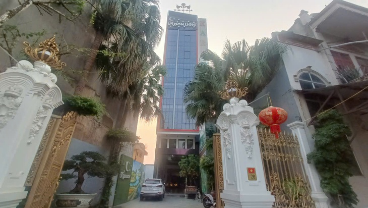 18 cô gái bị giam lỏng trong trong quán karaoke, massage Moonlight ở Bắc Giang- Ảnh 1.