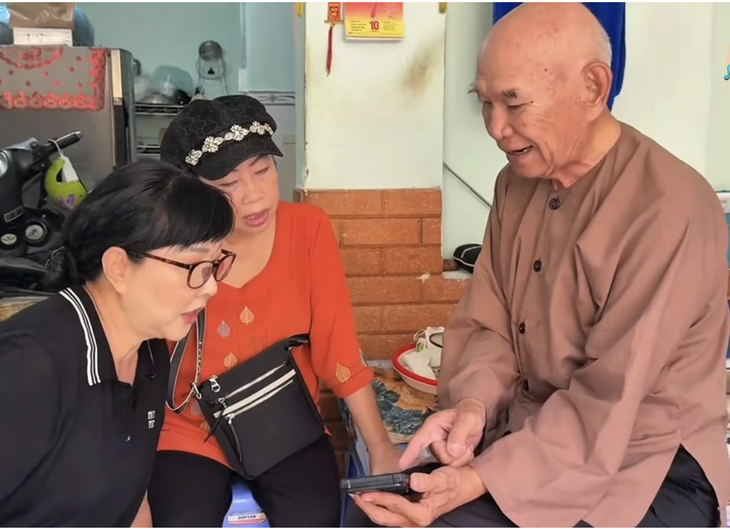 Giọng ca cải lương nổi tiếng đoàn Kim Chung một thời, U80 qua 2 lần tai biến, nhà ở 20m2- Ảnh 3. Giọng ca cải lương nổi tiếng đoàn Kim Chung một thời, U80 qua 2 lần tai biến, nhà ở 20m2- Ảnh 3.