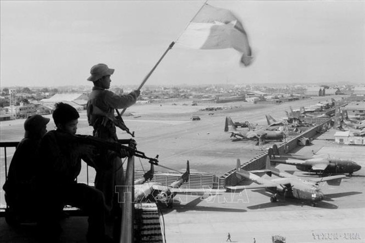 Ngày 28/4/1975: Quân ta bao vây chặt Sài Gòn, đánh sân bay Tân Sơn Nhất- Ảnh 3.