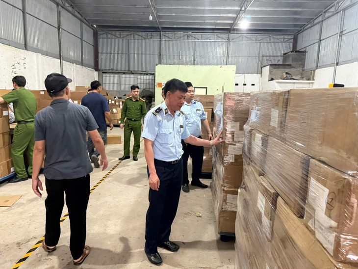 Triệt phá kho hàng lậu hơn 200.000 sản phẩm bảo vệ sức khỏe trị giá hàng chục tỷ đồng- Ảnh 2.