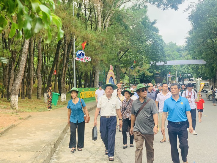 Hàng vạn trái tim hướng về cõi thiêng Đồng Lộc- Ảnh 3.