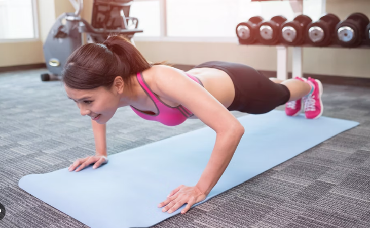9 lý do phụ nữ nên chống đẩy 10 phút mỗi ngày- Ảnh 1.