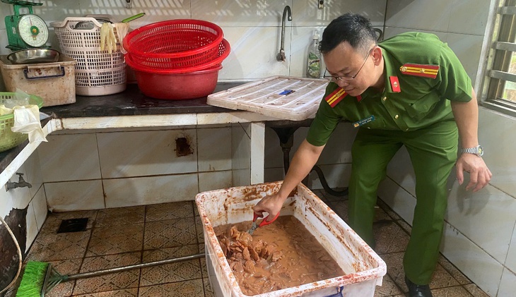 Phát hiện hàng loạt sai phạm, một cơ sở kinh doanh thực phẩm ở Quảng Ninh bị dừng hoạt động- Ảnh 1. Phát hiện hàng loạt sai phạm, một cơ sở kinh doanh thực phẩm ở Quảng Ninh bị dừng hoạt động- Ảnh 1.