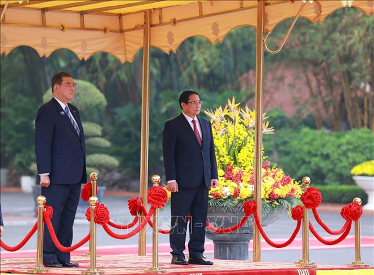 Thủ tướng Phạm Minh Chính chủ trì Lễ đón Thủ tướng Nhật Bản và Phu nhân thăm chính thức Việt Nam- Ảnh 1.