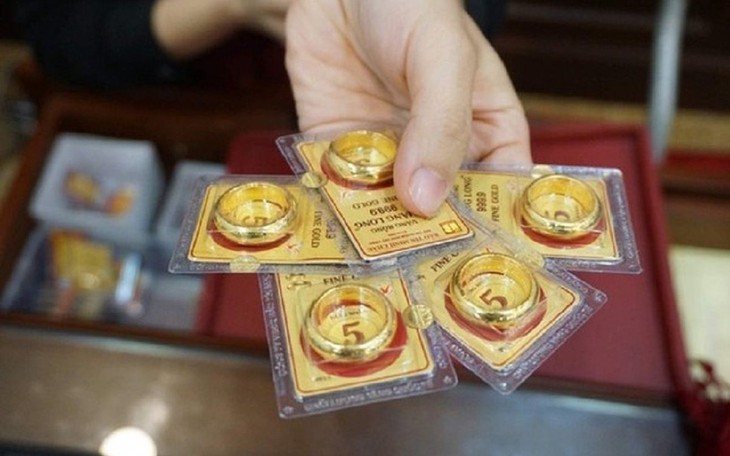 Giá vàng hôm nay ngày 28/4 giảm cực mạnh giá vàng nhẫn và miếng
