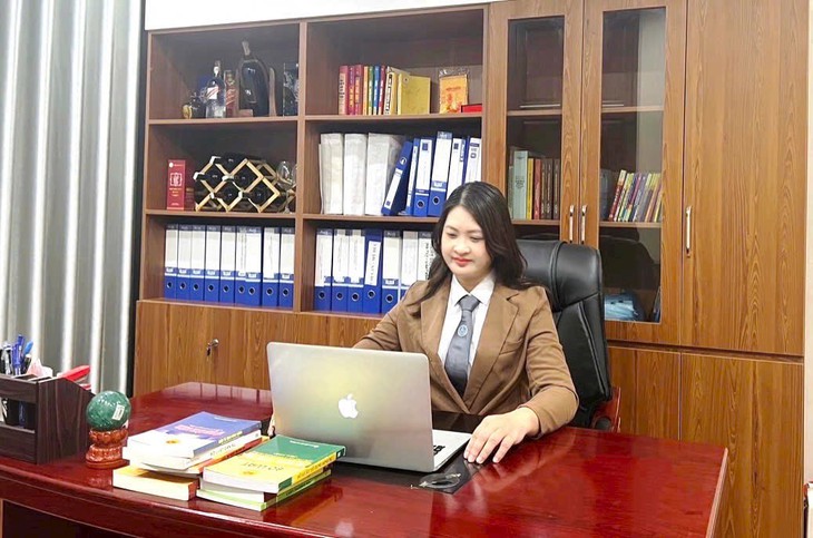 Vụ người nhà tấn công bác sĩ khi đang cấp cứu bệnh nhân tại Phú Thọ: Luật sư nói cần xử lý nghiêm- Ảnh 2. Vụ người nhà tấn công bác sĩ khi đang cấp cứu bệnh nhân tại Phú Thọ: Luật sư nói cần xử lý nghiêm- Ảnh 2.