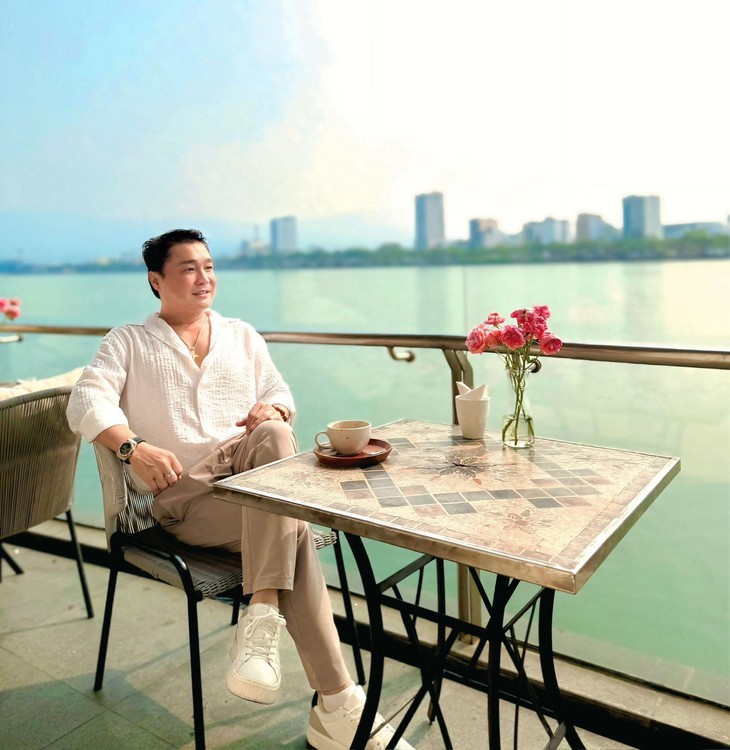 Nam diễn viên từng nhận 60 cây vàng mỗi phim, tuổi U60 lịch lãm sống an yên nhưng khán giả vẫn tiếc nuối một điều- Ảnh 8. Nam diễn viên từng nhận 60 cây vàng mỗi phim, tuổi U60 lịch lãm sống an yên nhưng khán giả vẫn tiếc nuối một điều- Ảnh 8.