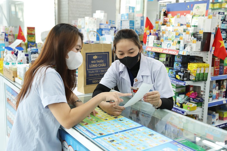 Đưa thông tin lên hóa đơn và web, FPT Long Châu trao quyền tự bảo vệ sức khỏe cho người dân- Ảnh 1. Đưa thông tin lên hóa đơn và web, FPT Long Châu trao quyền tự bảo vệ sức khỏe cho người dân- Ảnh 1.