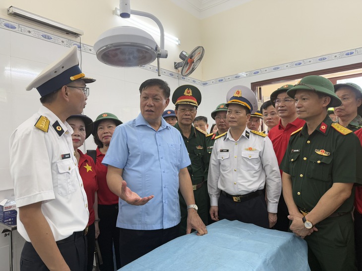 Bộ Y tế đẩy mạnh phát triển y tế biển đảo, chăm sóc sức khoẻ thân nhân cán bộ, chiến sĩ quần đảo Trường Sa và Nhà giàn DK1- Ảnh 1. Bộ Y tế đẩy mạnh phát triển y tế biển đảo, chăm sóc sức khoẻ thân nhân cán bộ, chiến sĩ quần đảo Trường Sa và Nhà giàn DK1- Ảnh 1.