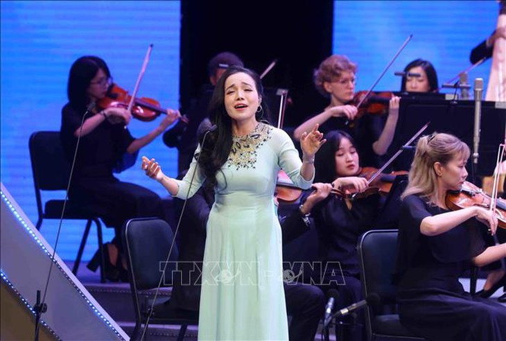 Tổng Bí thư Tô Lâm dự Chương trình nghệ thuật đặc biệt 'Đảng trong mùa Xuân đại thắng'- Ảnh 5.