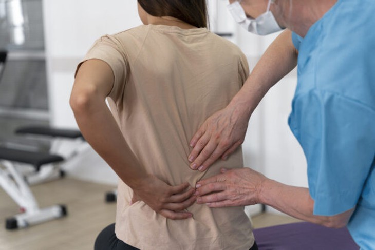 Các thuốc điều trị bệnh viêm cột sống dính khớp- Ảnh 2.