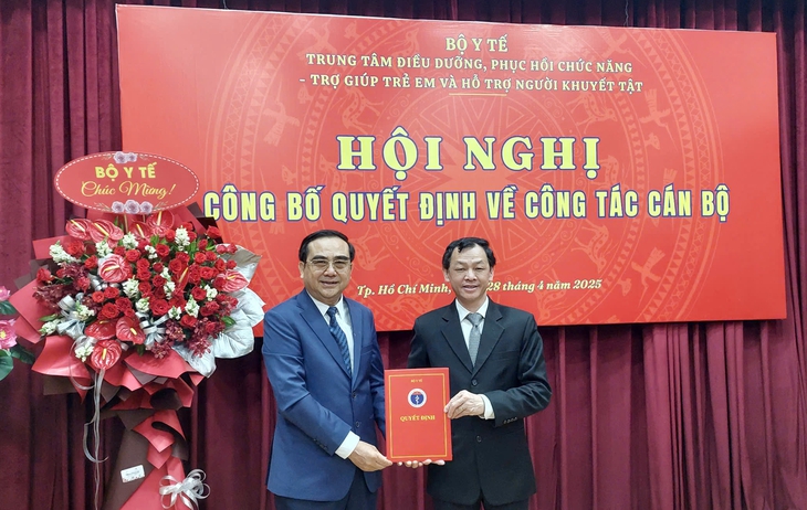 Bộ Y tế công bố quyết định về công tác cán bộ tại TPHCM- Ảnh 1.