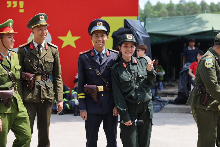 Bất ngờ chân dung nữ ca sĩ quê Đắk Lắk có ca khúc đạt 2 tỷ lượt xem dịp Đại lễ 30/4- Ảnh 6.