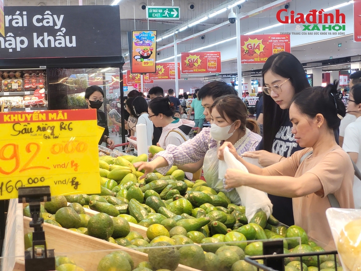 Trước nghỉ lễ 30/4-01/5: Giá rau củ ở chợ tăng nhẹ, siêu thị lại khuyến mại sâu- Ảnh 2. Trước nghỉ lễ 30/4-01/5: Giá rau củ ở chợ tăng nhẹ, siêu thị lại khuyến mại sâu- Ảnh 2.