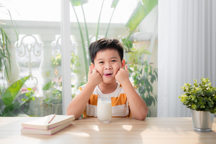 Muốn con cao lớn, mẹ đừng quên sữa tươi mỗi ngày- Ảnh 1.