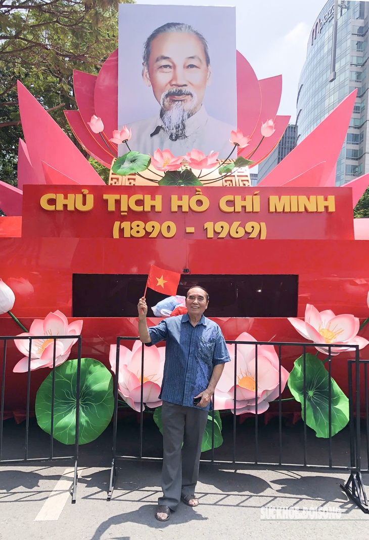 Xúc động hình ảnh cựu chiến binh quân y lưu lại khoảnh khắc dịp 30/4- Ảnh 1. Xúc động hình ảnh cựu chiến binh quân y lưu lại khoảnh khắc dịp 30/4- Ảnh 1.