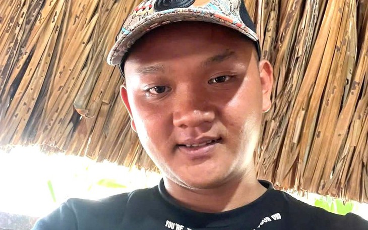 Bắt kẻ giả danh công an, dàn cảnh "tống tiền" giữa ban ngày