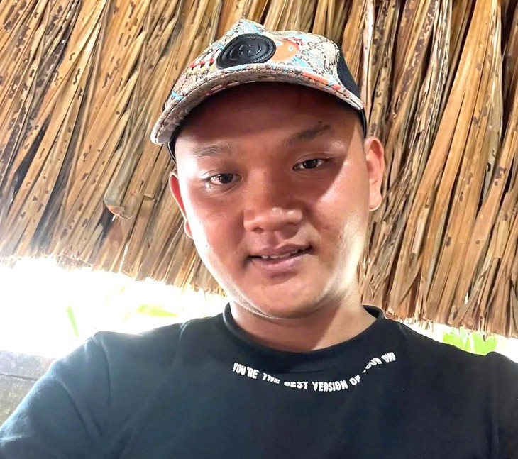 Bắt kẻ giả danh công an, dàn cảnh 'tống tiền' giữa ban ngày- Ảnh 1.