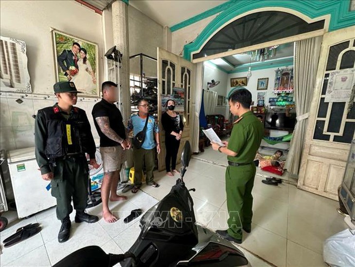 Bắt giữ các đối tượng lừa bán phụ nữ qua biên giới và làm bị thương trẻ nhỏ- Ảnh 1.