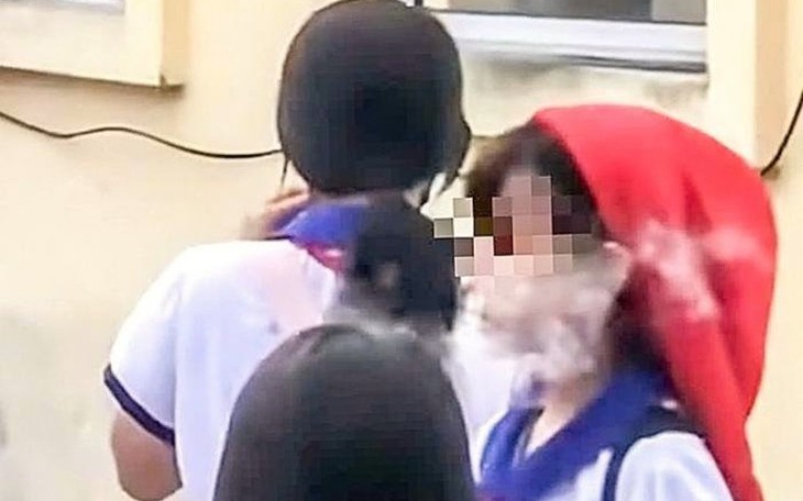 Học sinh lớp 5 hút thuốc trong trường: "Lỗ hổng" trách nhiệm đa chiều