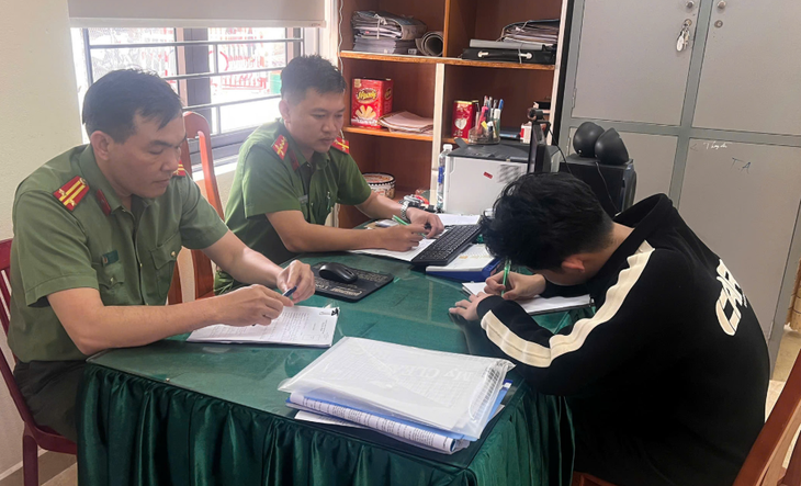 Công an Quảng Nam làm việc với người đăng tin 2 con trong một gia đình tử vong- Ảnh 1. Công an Quảng Nam làm việc với người đăng tin 2 con trong một gia đình tử vong- Ảnh 1.