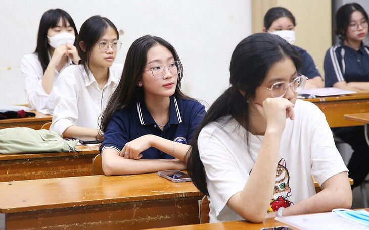 "Loạn" tổ hợp xét tuyển ngành Y, Sư phạm: Bộ GD&ĐT yêu cầu rà soát