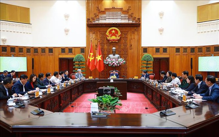 Thủ tướng chủ trì cuộc họp về mức áp thuế mới của Hoa Kỳ đối với hàng hoá nhập khẩu từ Việt Nam- Ảnh 4. Thủ tướng chủ trì cuộc họp về mức áp thuế mới của Hoa Kỳ đối với hàng hoá nhập khẩu từ Việt Nam- Ảnh 4.