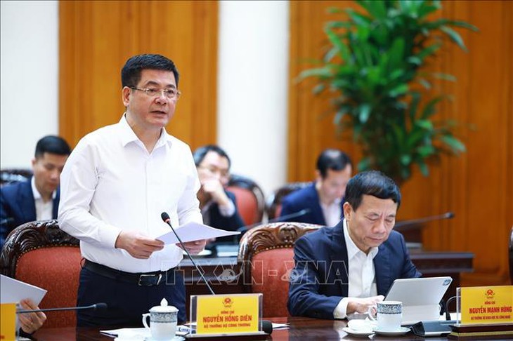 Thủ tướng chủ trì cuộc họp về mức áp thuế mới của Hoa Kỳ đối với hàng hoá nhập khẩu từ Việt Nam- Ảnh 5. Thủ tướng chủ trì cuộc họp về mức áp thuế mới của Hoa Kỳ đối với hàng hoá nhập khẩu từ Việt Nam- Ảnh 5.