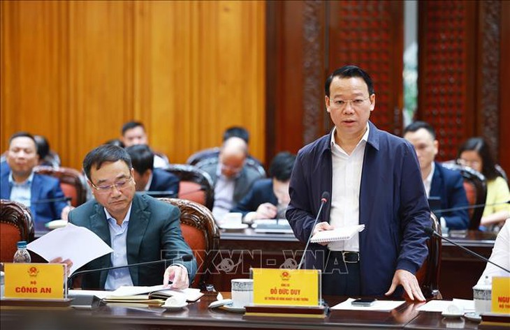 Thủ tướng chủ trì cuộc họp về mức áp thuế mới của Hoa Kỳ đối với hàng hoá nhập khẩu từ Việt Nam- Ảnh 6. Thủ tướng chủ trì cuộc họp về mức áp thuế mới của Hoa Kỳ đối với hàng hoá nhập khẩu từ Việt Nam- Ảnh 6.
