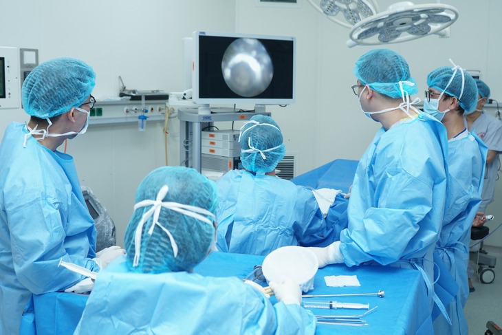 Phẫu thuật u phì đại tiền liệt tuyến bằng liệu pháp vi nhiệt tạo hơi nước - Ảnh 4.