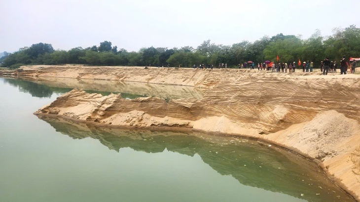 Vụ dân dựng lều phản đối khai thác cát trên sông Lam: Cắt 2 ha diện tích mỏ được cấp phép- Ảnh 1.