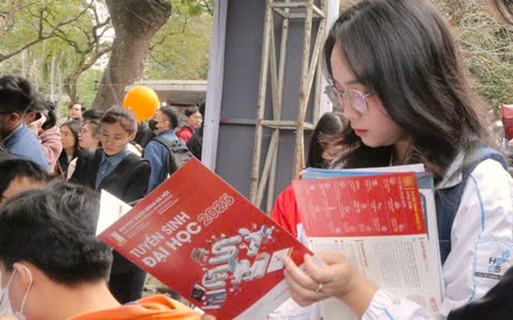 Bộ GD&ĐT "gỡ rối" cách quy đổi điểm xét tuyển đại học 2025
