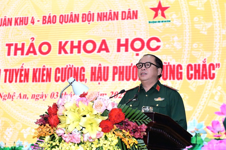 Thiếu tướng Đoàn Xuân Bộ, Tổng Biên tập Báo Quân đội nhân dân Trình bày đề dẫn hội thảo.