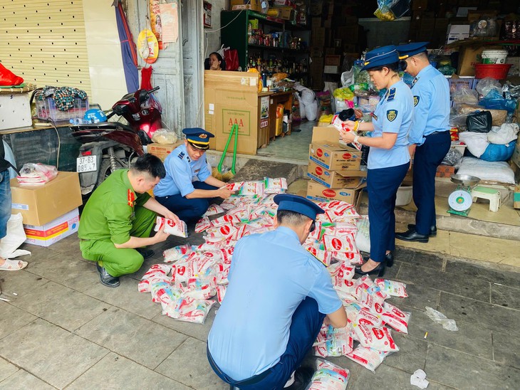 Phát hiện hơn 500kg bột ngọt có dấu hiệu giả mạo nhãn hiệu và không rõ nguồn gốc xuất xứ- Ảnh 1. Phát hiện hơn 500kg bột ngọt có dấu hiệu giả mạo nhãn hiệu và không rõ nguồn gốc xuất xứ- Ảnh 1.