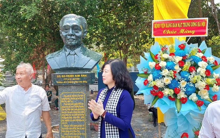 Xúc động lễ khánh thành 8 bức tượng thầy thuốc tiêu biểu tại di tích căn cứ Trung ương Cục miền Nam- Ảnh 2.