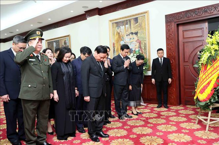 Lãnh đạo Đảng, Nhà nước và các bộ, ngành, đoàn thể đến viếng đồng chí Khamtay Siphandone- Ảnh 2.