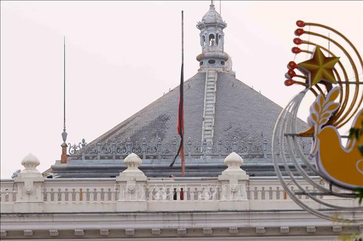 Treo cờ rủ Quốc tang đồng chí Khamtay Siphandone- Ảnh 5. Treo cờ rủ Quốc tang đồng chí Khamtay Siphandone- Ảnh 5.