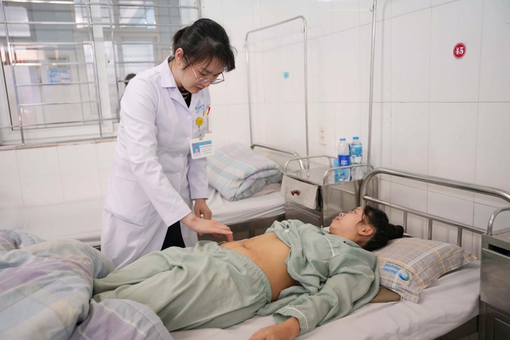Cô gái 26 tuổi có khối u nang tuyến thượng thận hiếm gặp- Ảnh 1. Cô gái 26 tuổi có khối u nang tuyến thượng thận hiếm gặp- Ảnh 1.