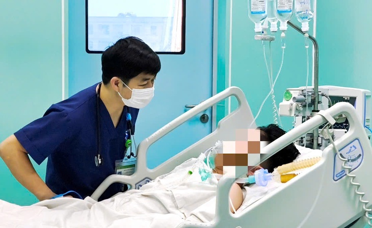 Nam thanh niên suýt tử vong sau vài ngày sốt cao- Ảnh 2. Nam thanh niên suýt tử vong sau vài ngày sốt cao- Ảnh 2.