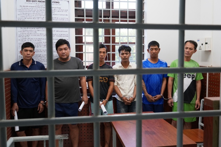 Sau trận bóng đá, 11 người bị khởi tố vì đánh nhau từ ngoài đường đến bệnh viện- Ảnh 1.