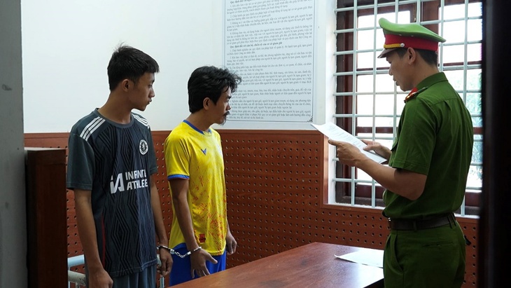 Sau trận bóng đá, 11 người bị khởi tố vì đánh nhau từ ngoài đường đến bệnh viện- Ảnh 2.